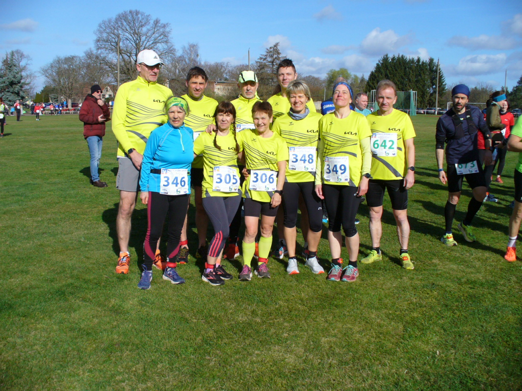 Ein Teil unserer Vereinsmitglieder beim Bismarckturmlauf in Burg 2024.